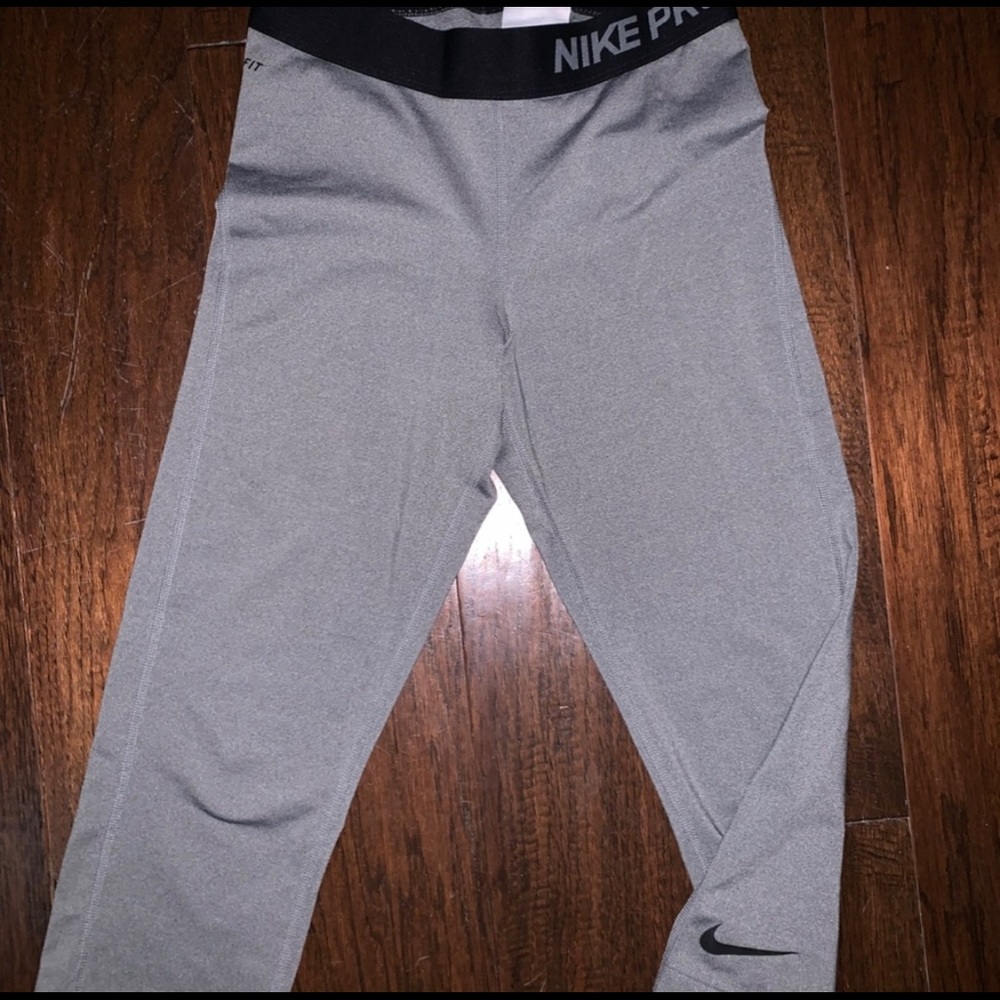Nike Pro gray cropped leggings tights